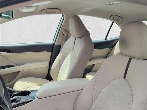 Used 2020 Toyota Camry LE w/ Convenience Package image 11