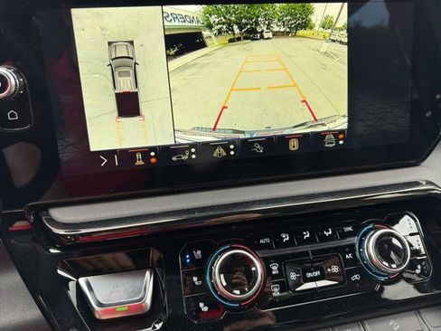 Used 2024 GMC Sierra 1500 AT4 w/ Technology Package AWD/4WD image 18