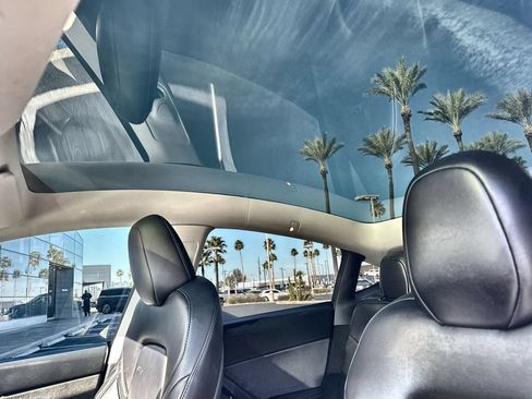 Used 2024 Tesla Model Y 2WD image 19