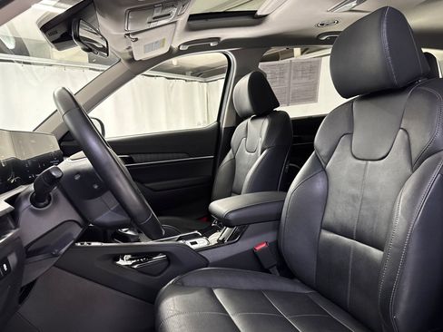 Used 2023 Kia Telluride EX w/ EX Captain's Chair Package FWD image 5