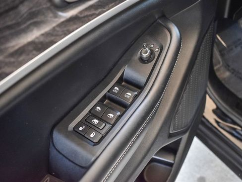 Used 2023 Jeep Grand Cherokee L Limited w/ Luxury Tech Group II RWD image 14