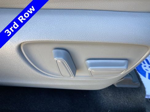 Used 2024 Toyota Highlander Limited image 37