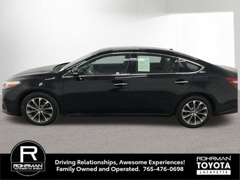 Used 2016 Toyota Avalon XLE Premium image 3