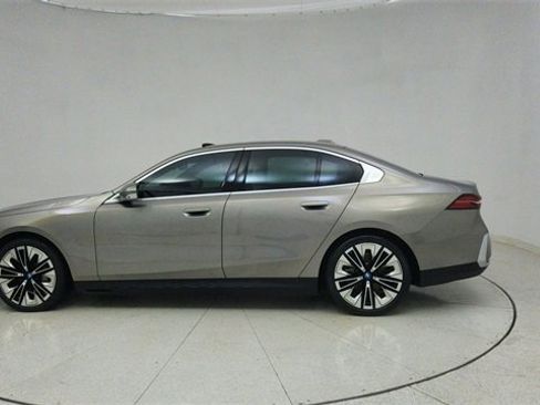 Used 2025 BMW i5 xDrive40 image 71