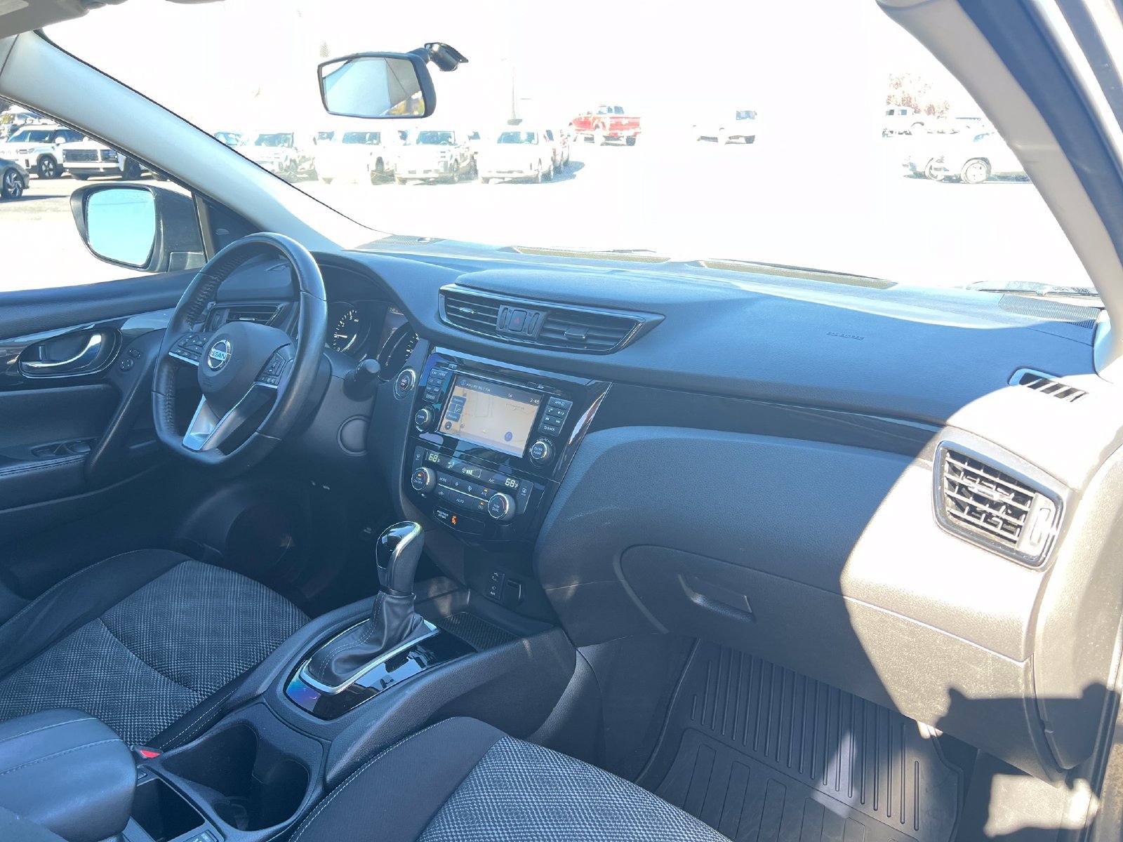 Used 2017 Nissan Rogue Sport SV w/ SV Premium Package AWD/4WD image 31