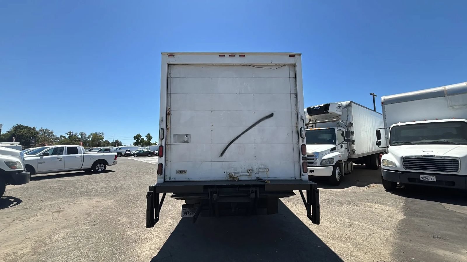 Used 2016 Isuzu NPR RWD image 4