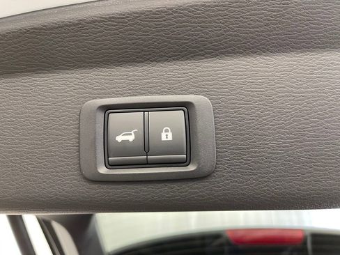 New 2025 Mitsubishi Outlander SE image 34