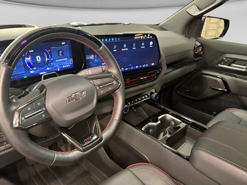 Used 2025 Chevrolet Silverado EV RST AWD/4WD image 16