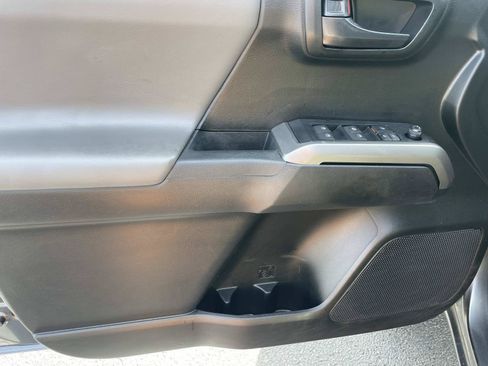 Used 2021 Toyota Tacoma SR5 RWD image 15