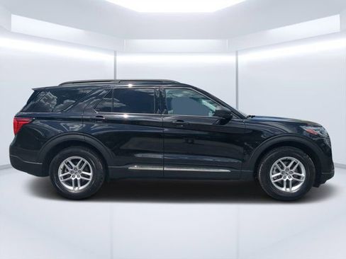 Used 2025 Ford Explorer Active RWD image 2