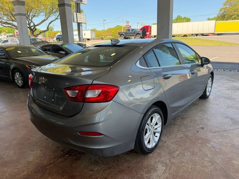 Used 2019 Chevrolet Cruze LT w/ Convenience Package FWD image 6