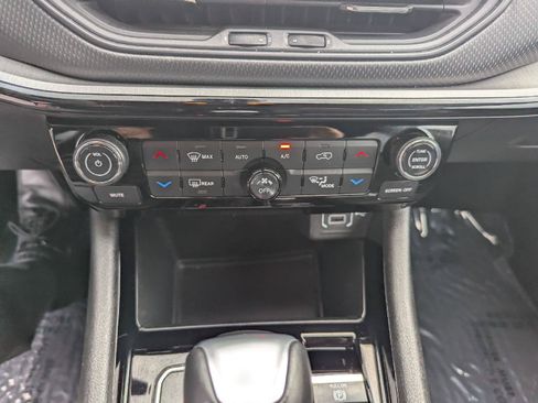Used 2025 Jeep Compass Trailhawk AWD/4WD image 16