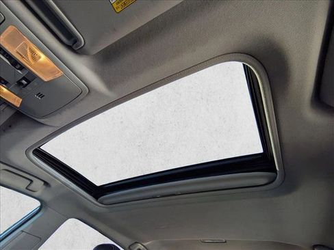 Used 2017 Toyota RAV4 Limited image 13