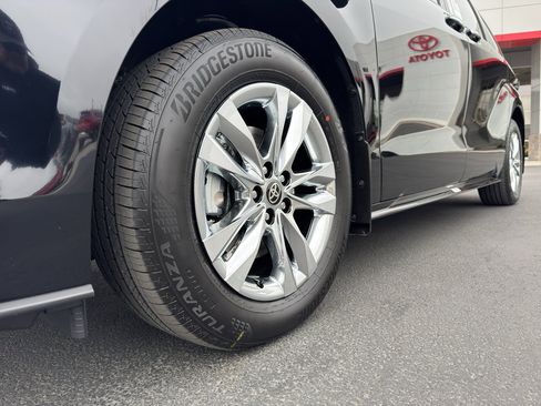 New 2026 Toyota Sienna XLE AWD/4WD image 19