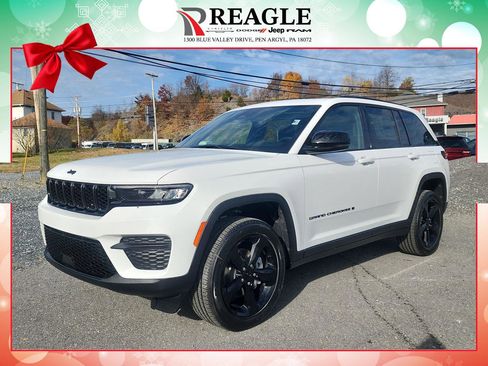 New 2025 Jeep Grand Cherokee Altitude image 1