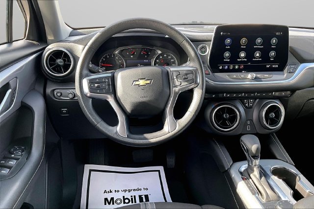 Used 2025 Chevrolet Blazer LT FWD image 5