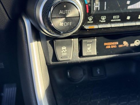 Used 2020 Toyota RAV4 XLE image 21