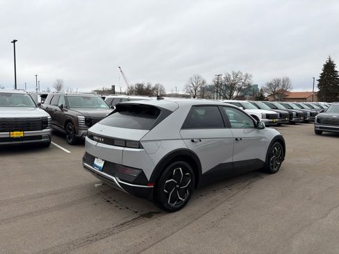 Used 2023 Hyundai Ioniq 5 SEL image 2