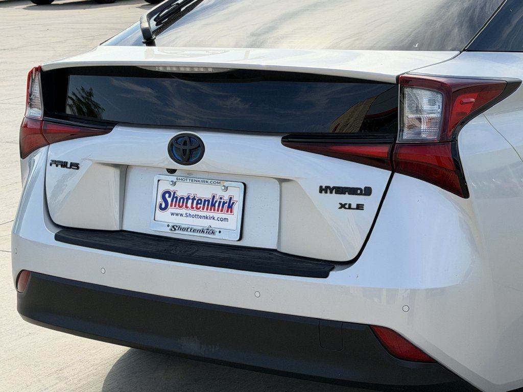 Used 2022 Toyota Prius FWD image 6