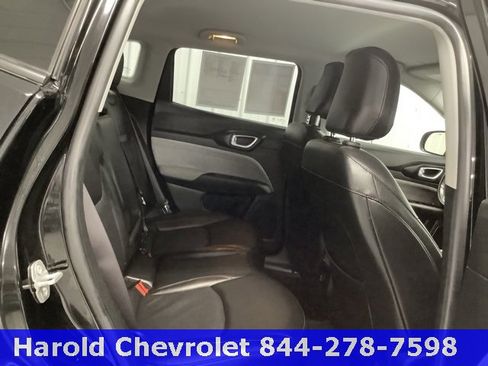 Used 2022 Jeep Compass Latitude image 9