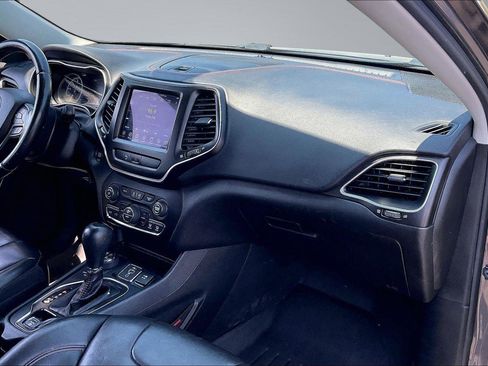 Used 2019 Jeep Cherokee Trailhawk AWD/4WD image 19