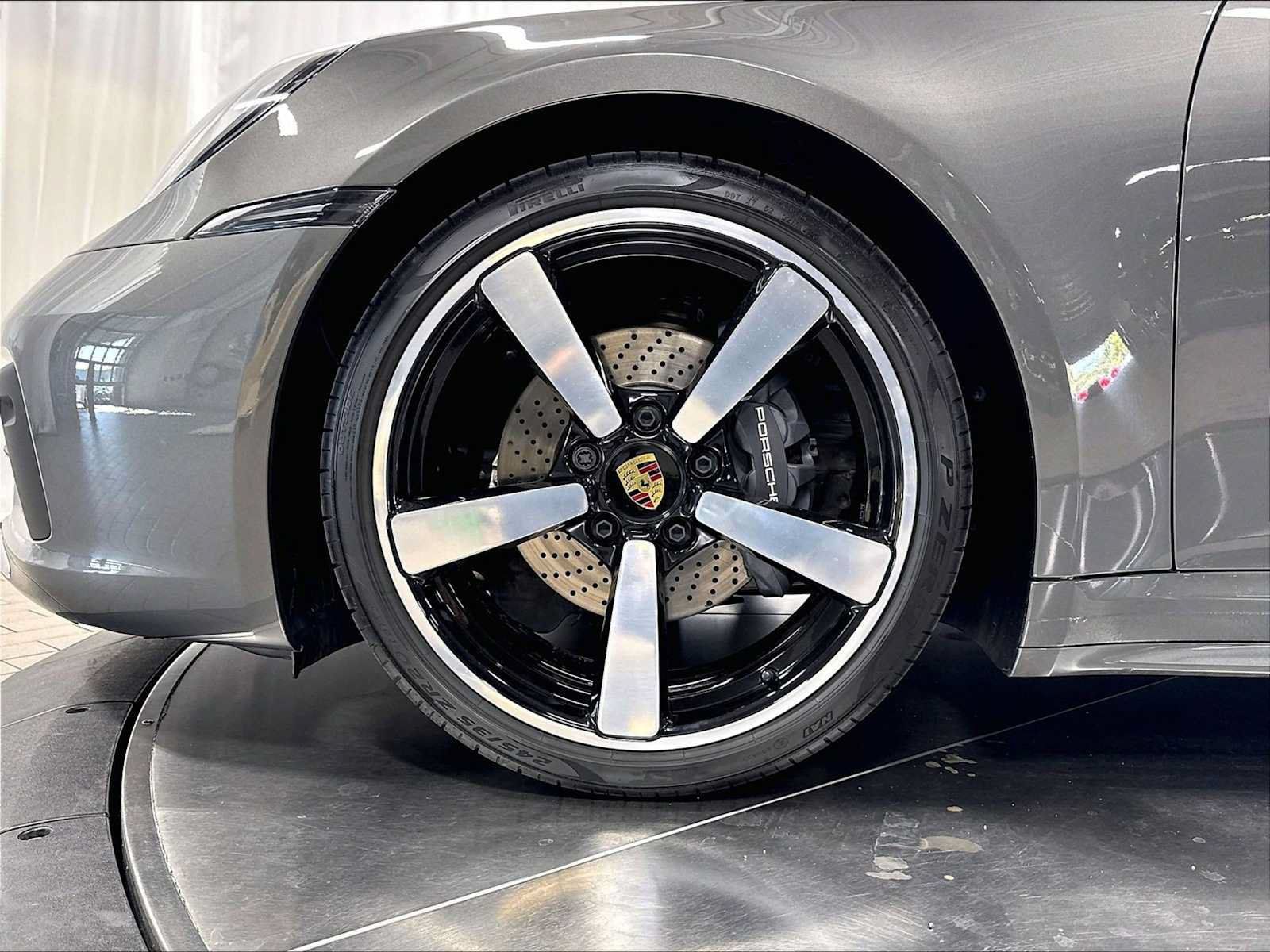 Used 2024 Porsche 911 Carrera 4 AWD/4WD image 13