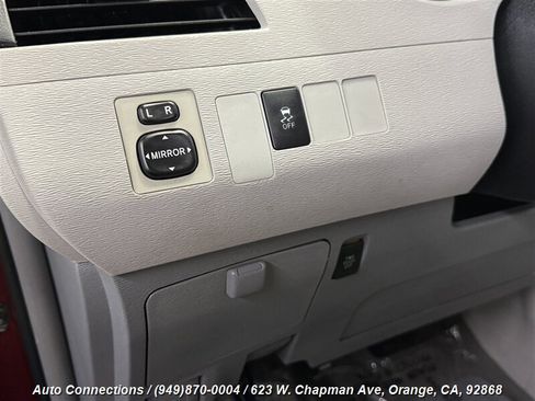 Used 2012 Toyota Sienna LE image 21