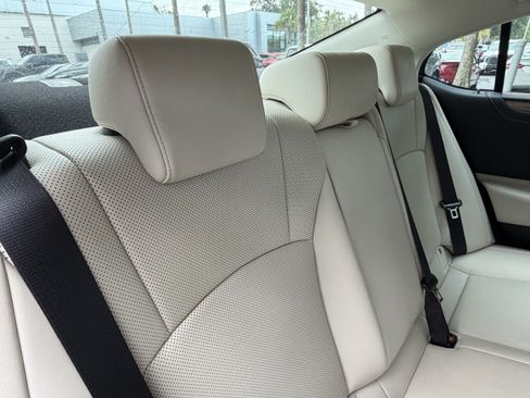 Used 2025 Lexus ES 300h w/ Premium Package FWD image 34