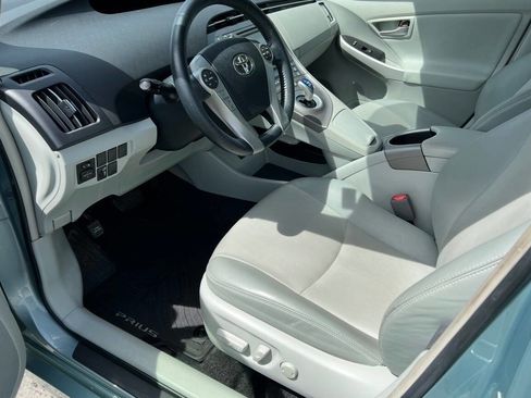 Used 2015 Toyota Prius Four FWD image 11