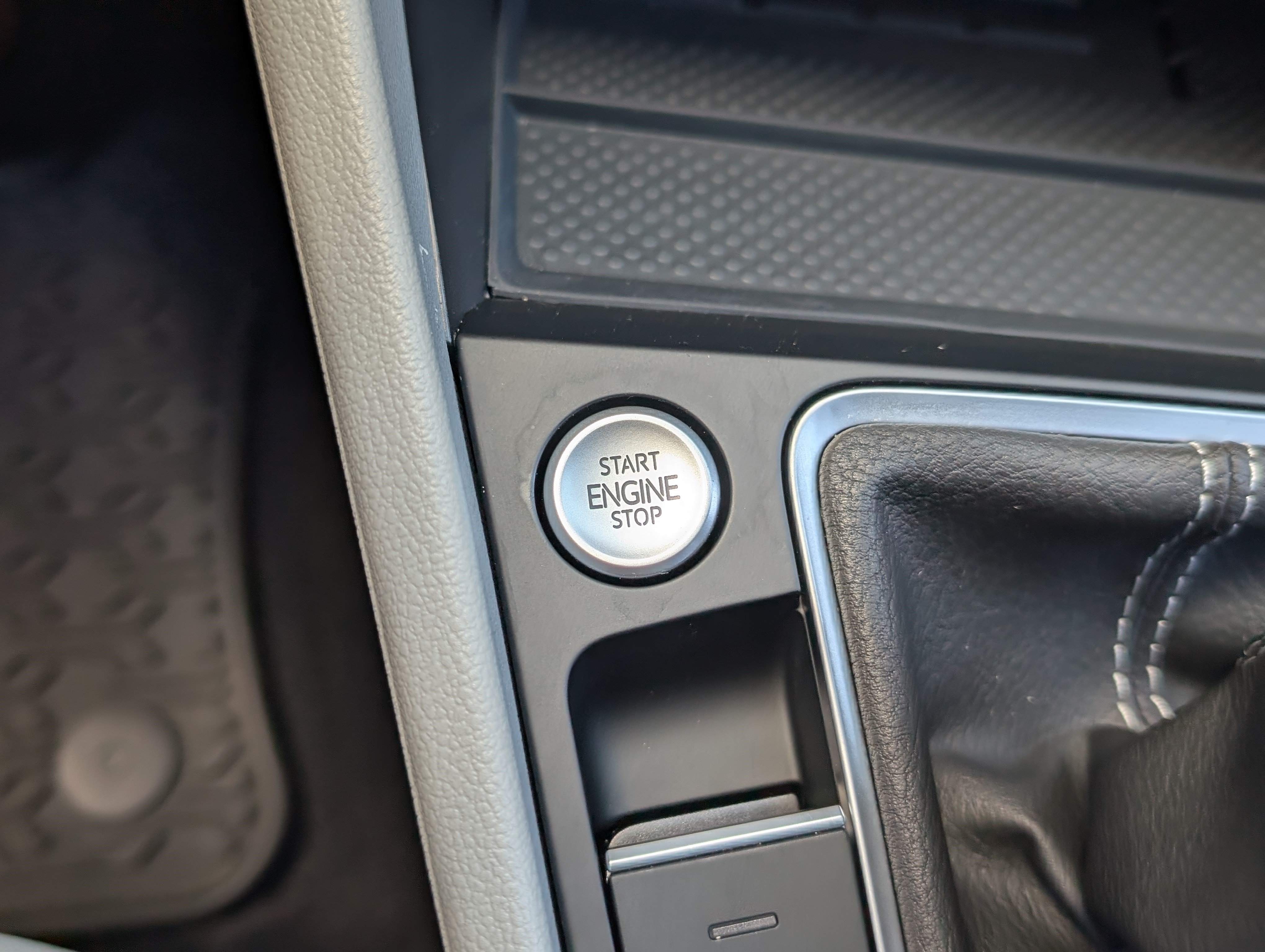 Used 2025 Volkswagen Jetta SE w/ Sunroof Package FWD image 33