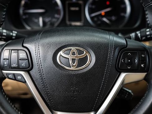 Used 2016 Toyota Highlander Limited FWD image 32