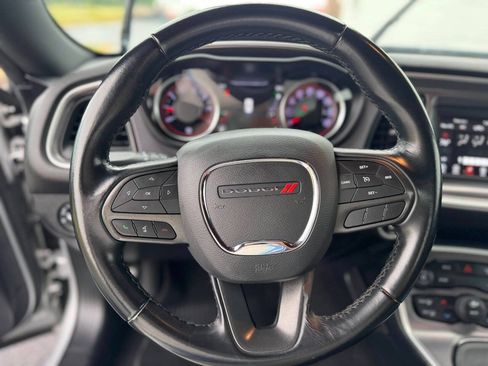 Used 2021 Dodge Challenger SXT RWD image 4