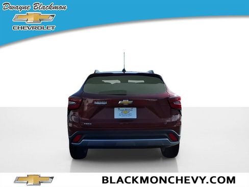 Used 2024 Chevrolet Trax LT w/ Driver Confidence Package image 4