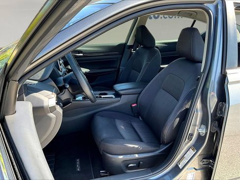 Used 2025 Nissan Altima 2.5 SV FWD image 23