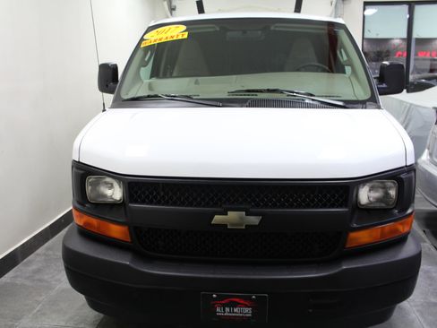 Used 2017 Chevrolet Express 2500 image 2