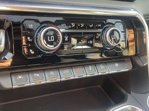 Used 2024 GMC Sierra 1500 Denali w/ Technology Package AWD/4WD image 18
