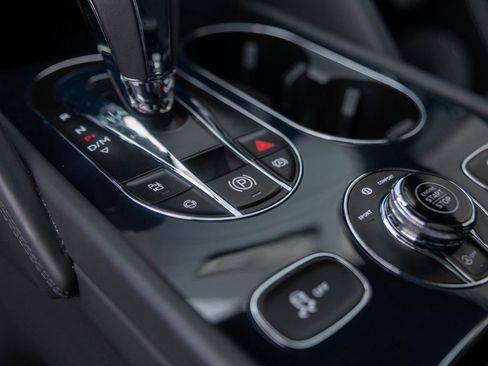 Used 2024 Bentley Bentayga AWD/4WD image 39