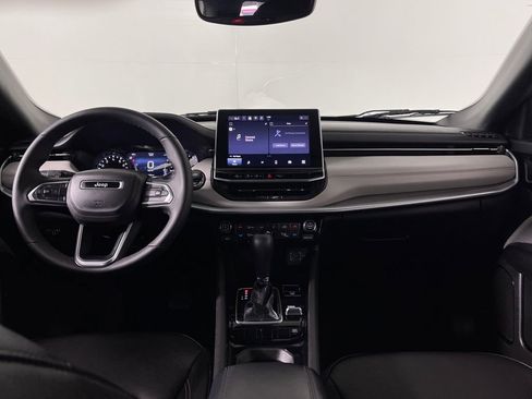 Used 2025 Jeep Compass Limited image 14