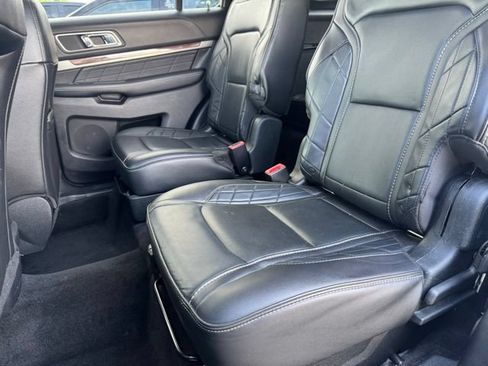 Used 2018 Ford Explorer Platinum AWD/4WD image 7