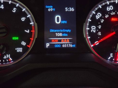 Used 2021 Toyota RAV4 LE AWD/4WD image 25