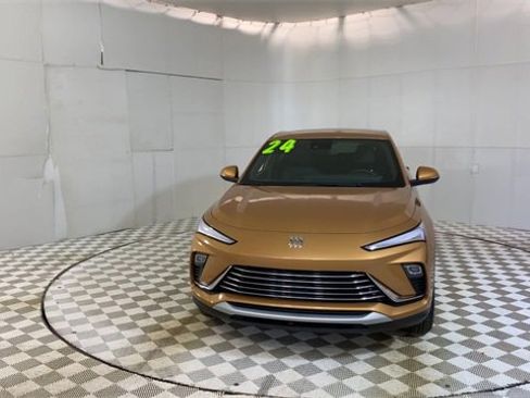 Used 2024 Buick Envista Preferred w/ Convenience I Package image 3