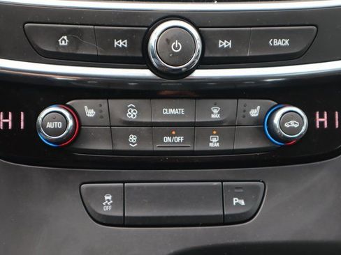 Used 2017 Buick LaCrosse Essence image 13