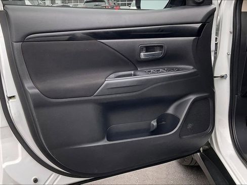 Used 2019 Mitsubishi Outlander ES image 26