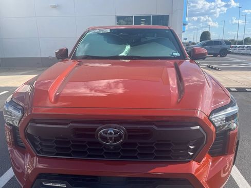 Used 2025 Toyota Tacoma TRD Off-Road w/ TRD Off Road Premium Package AWD/4WD image 2