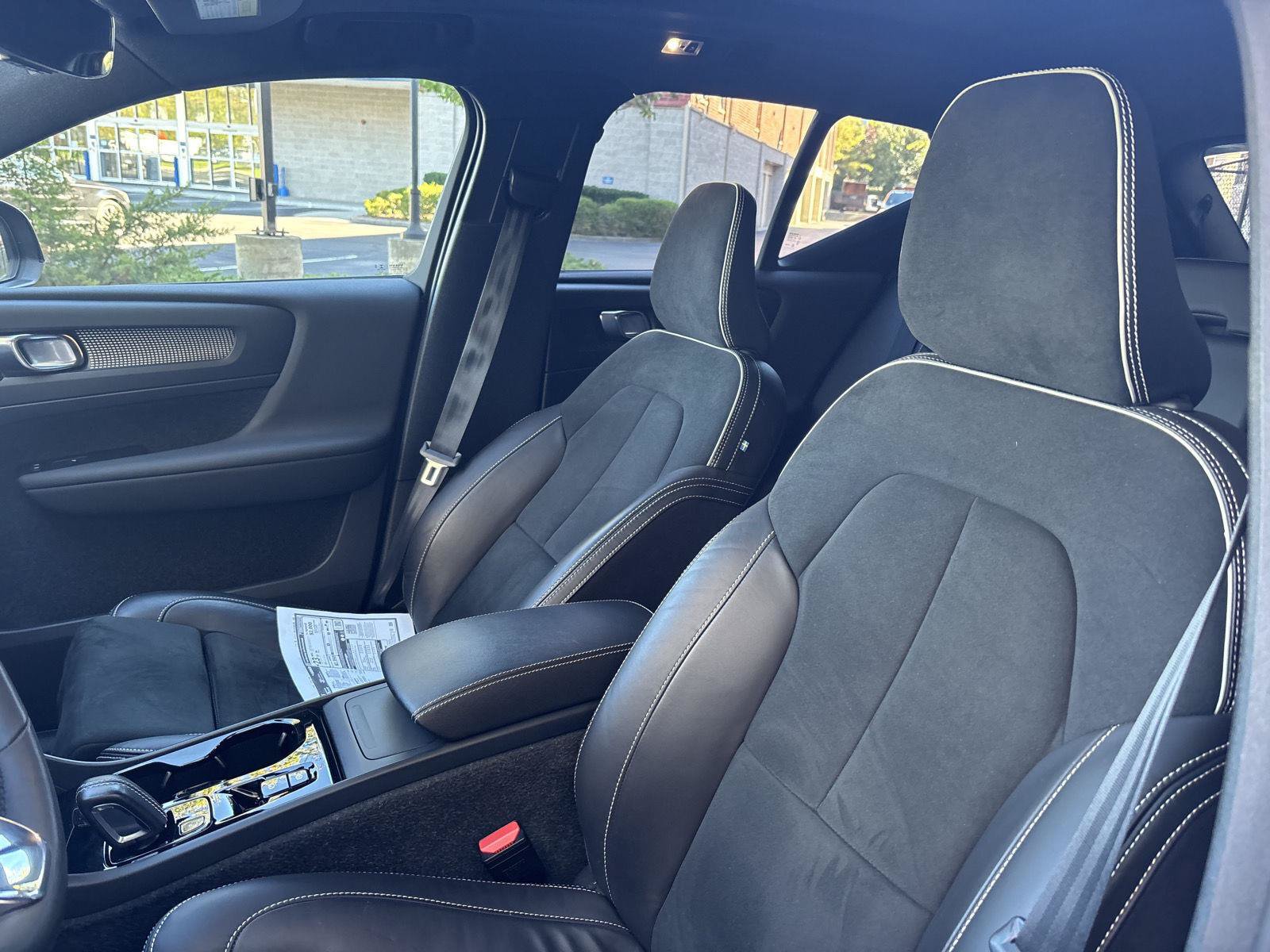 Used 2022 Volvo XC40 T5 R-Design w/ Advanced Package AWD/4WD image 10