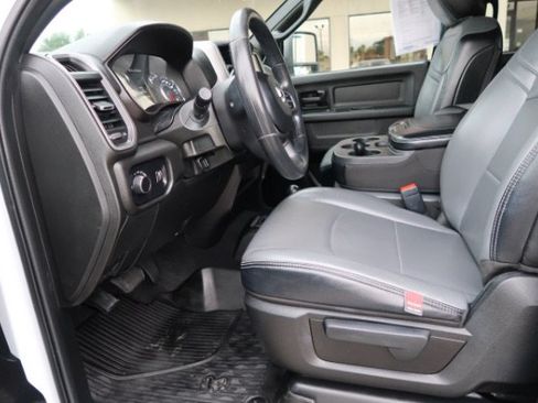 Used 2024 RAM 5500 Tradesman w/ Chrome Appearance Group AWD/4WD image 7