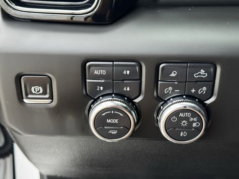 Used 2025 GMC Sierra 1500 AT4 w/ AT4 Preferred Package image 25