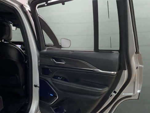 Used 2023 Jeep Grand Cherokee Overland w/ Luxury Tech Group IV image 78