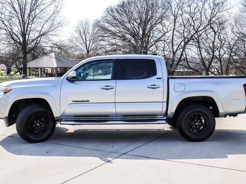 Used 2022 Toyota Tacoma SR5 image 4