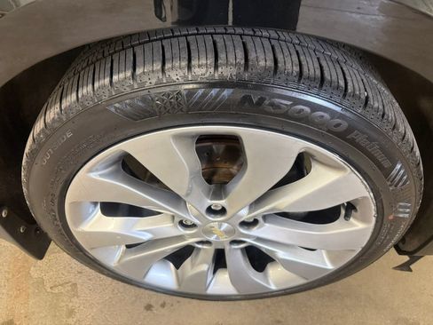 Used 2018 Chevrolet Malibu Premier w/ Premier Sun and Wheel Package FWD image 13